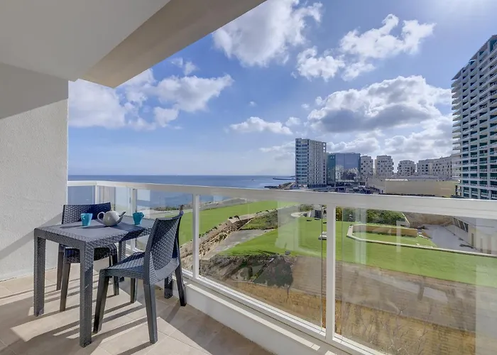 Apartment With Stunning Seaviews