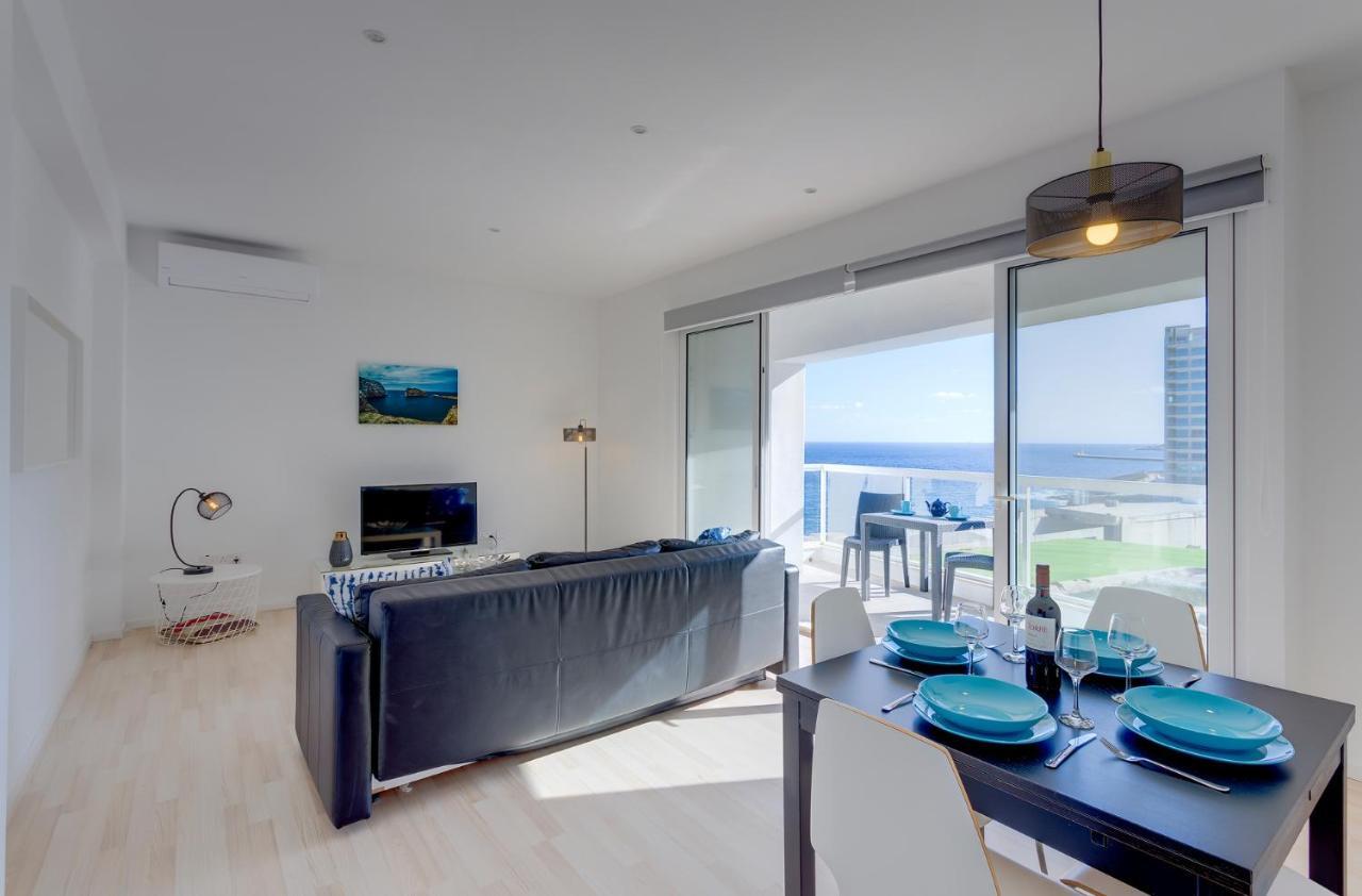 With Stunning Seaviews 公寓