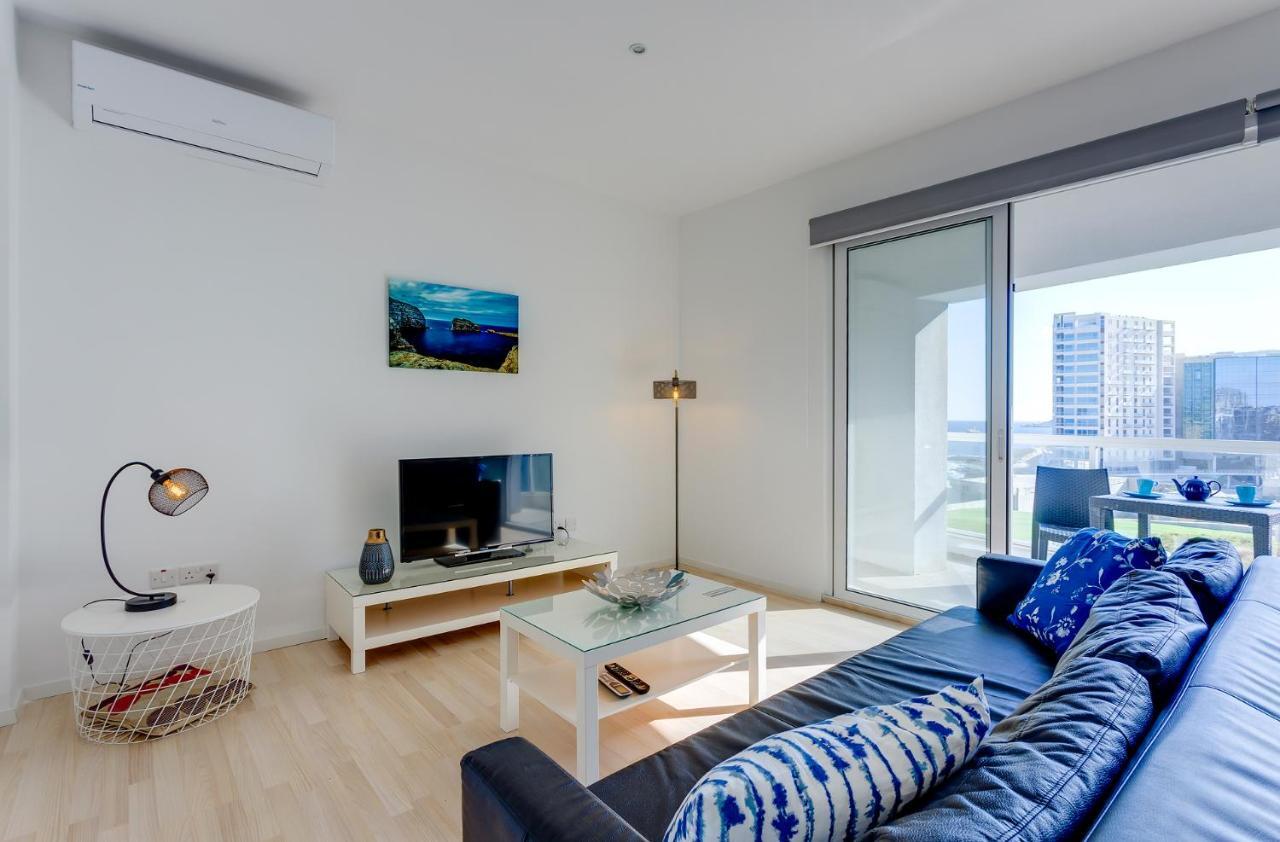 With Stunning Seaviews * Sliema