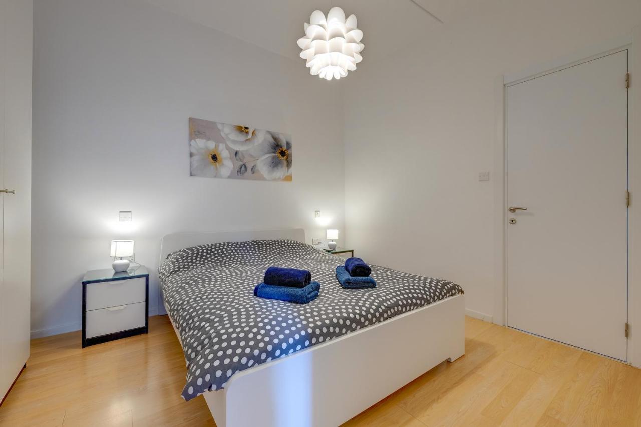 With Stunning Seaviews Sliema